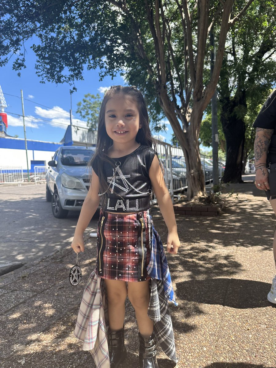agusvalente's tweet photo. NO CHAU mira esto @lalioficial https://t.co/Adg8l9fMWN