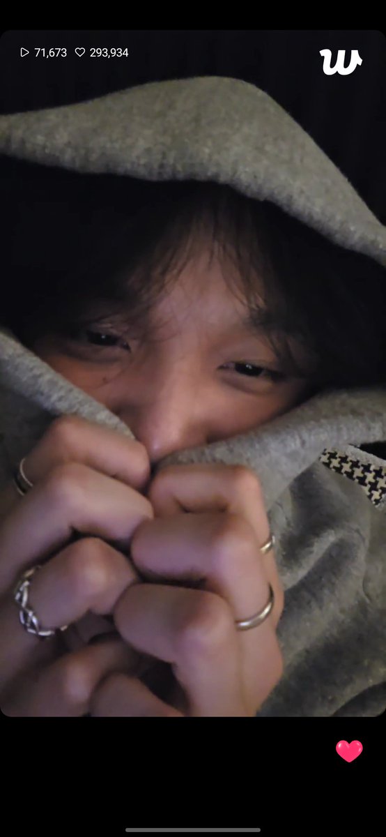 แฮชานบอกช่วงนี้ผิวผมไม่ค่อยดีครับ (ยื่นหน้าเข้ากล้อง) กุจะเปนลม 😭