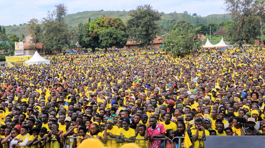 kabandamajwega's tweet photo. In Kiboga, thousands gathered as President @KagutaMuseveni highlighted the heavy cost of wrong choicesโfrom Independence in 1962 to the wars of 1966โ1986. Uganda paid dearly for poor decisions.
Choices matter. Decision-making must not be taken lightly. NRM is capable.
#VoteM7 https://t.co/b8MgMeKchd