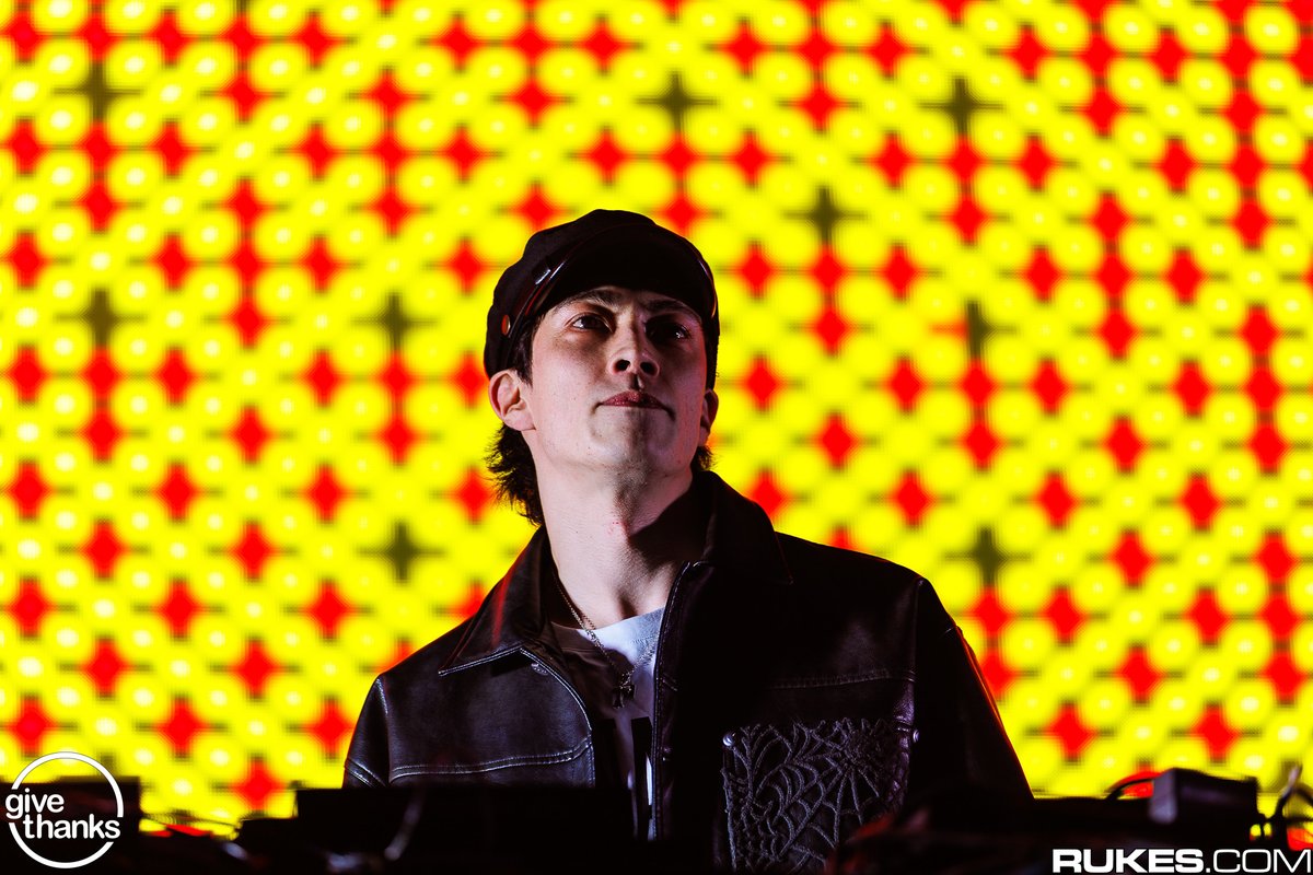 rukes's tweet photo. Photos of @GiveThanksFest Day 1 with @Excision B2B @SullivanKing , @ATLiensOfficial , @bbjuelz , @itsbeargrillz and @hvdesmusic are now online! https://t.co/fljqj1JQ74