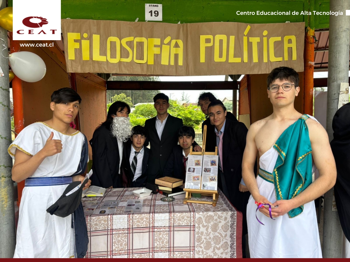 🧠✨ En el Día Mundial de la Filosofía, nuestros estudiantes participaron en una Feria Filosófica al aire libre 🌿 en el Parque Laguna Grande, junto al Colegio Concepción San Pedro y el Liceo San Pedro 🤝, promoviendo el diálogo y la reflexión 💬📚.