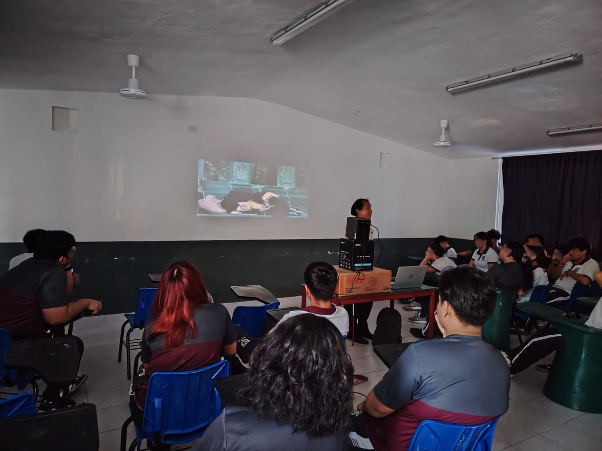 codhey's tweet image. Visitamos la Escuela Humberto Lara y Lara con el 1er semestre del Cbtis 305. El coordinador del Programa de Inclusión y Derechos de las Personas con Discapacidad de la CODHEY, Rodrigo Chan Cua, habló de resistencias, DDHH e inclusión real: en la escuela y en la vida.
