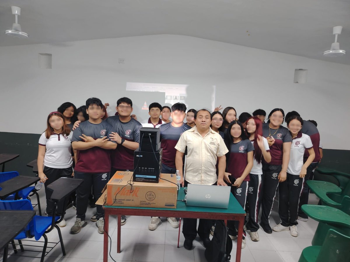 codhey's tweet image. Visitamos la Escuela Humberto Lara y Lara con el 1er semestre del Cbtis 305. El coordinador del Programa de Inclusión y Derechos de las Personas con Discapacidad de la CODHEY, Rodrigo Chan Cua, habló de resistencias, DDHH e inclusión real: en la escuela y en la vida.