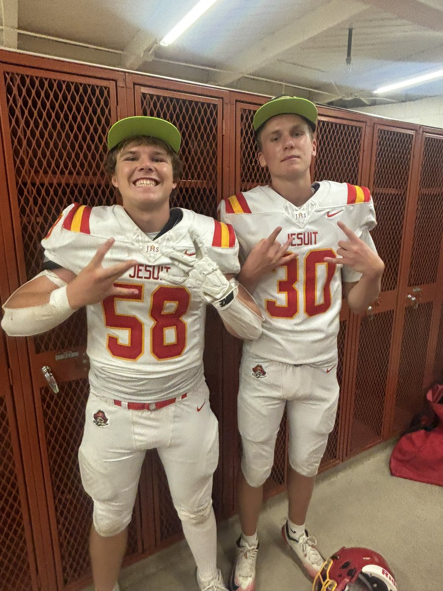 Brody_Haynes22's tweet photo. 3rd  year down with @Jesuitsacfball   Looking froward to another year! @Haynes_Austin21 @ScottHay10  #MenforOthers  #Brotherhood https://t.co/tdWerxvtt9