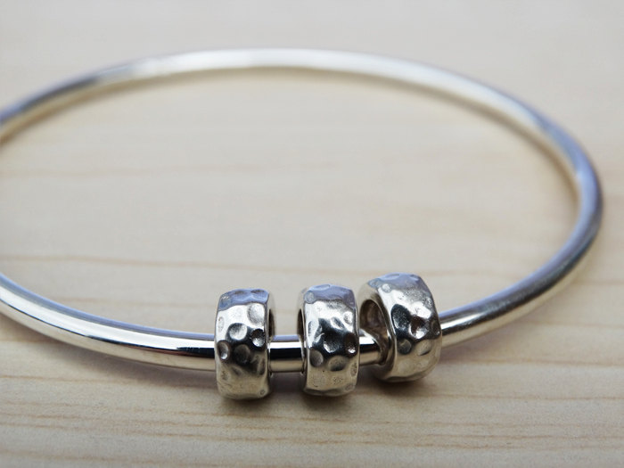 AolSpecial's tweet image. Proper lovely! This solid #SterlingSilverBangle, hand-forged and polished shiny. The 3 hammered beads move freely, pure delight! Wear it solo or add to your #StackingBangles. A smashing #HandForgedJewellery piece. aolspecial.com/Solid-Silver-B…