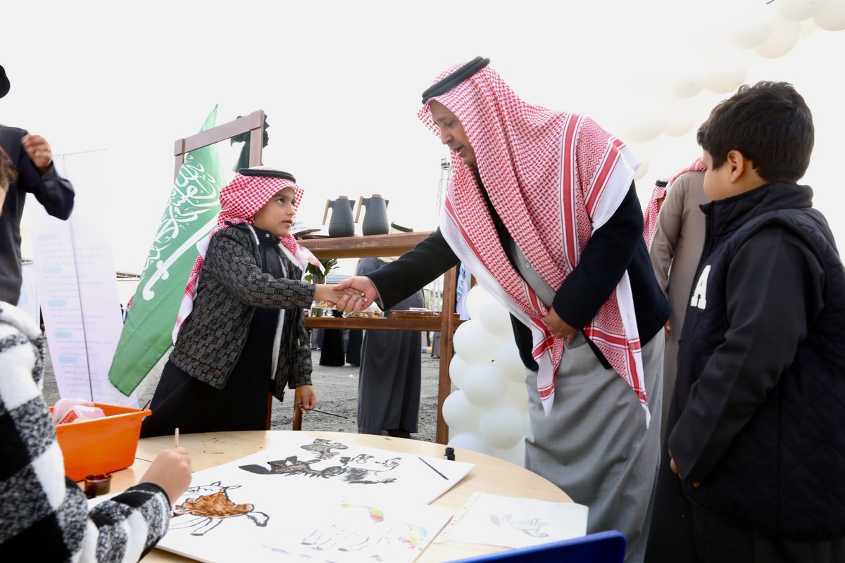 MOE_JOF's tweet photo. كرّم المدير العام لإدارة #تعليم_الجوف المدارس المشاركة في المعرض المصاحب لمسابقة كأس فارس التعليم للخيل، في ميدان الجوف للفروسية بسكاكا، وهي: المتوسطة الثالثة والثانوية الثانية بدومة الجندل، الابتدائية الخامسة عشر بسكاكا، الابتدائية الخامسة بسكاكا، المتوسطة الثالثة بسكاكا، الثانوية الخامسة بسكاكا، الابتدائية الأولى والروضة الأولى بقارا، ثانوية الملك سعود بن عبدالعزيز بدومة الجندل، ثانوية أسبار الأهلية بسكاكا، الابتدائية العشرون بسكاكا، ابتدائية أم المؤمنين أم حبيبة وروضة المعالي بدومة الجندل.