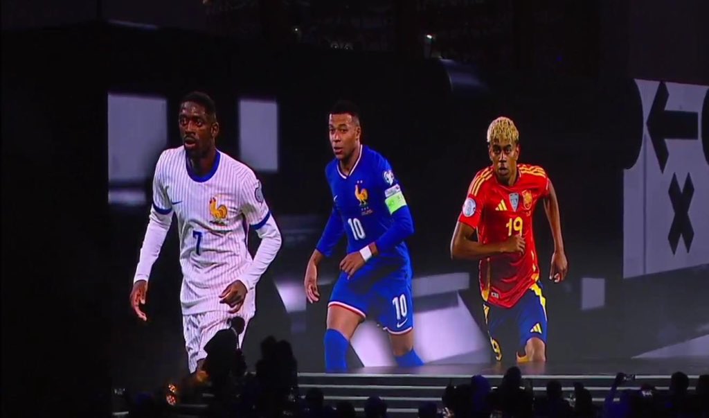 bt3's tweet image. شيء غريب..

كيليان مبابي ضمن أفضل ثلاث لاعبين في العالم ولكن في نفس الوقت لا يتواجد ضمن تشكيلة الـعام! 💀😂