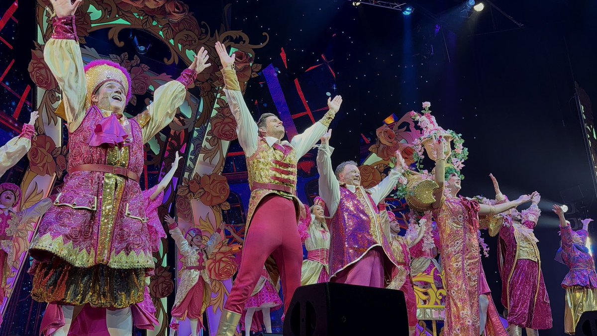 Supercells_Spin's tweet photo. A return visit to #rdguk @Thehexagon this afternoon to watch the fab Panto! Lots of fun, glitter, singing and dancing! #RDGpanto Top Dame-ing from @PaulMorseActor and Justin Fletcher in tights! https://t.co/K4TwachVua