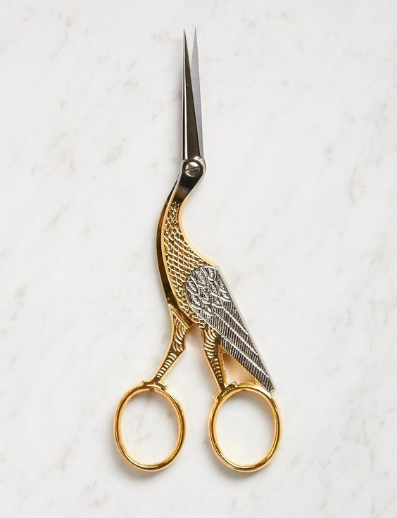 LeoDaVinciWave's tweet image. Crane design embroidery scissors.