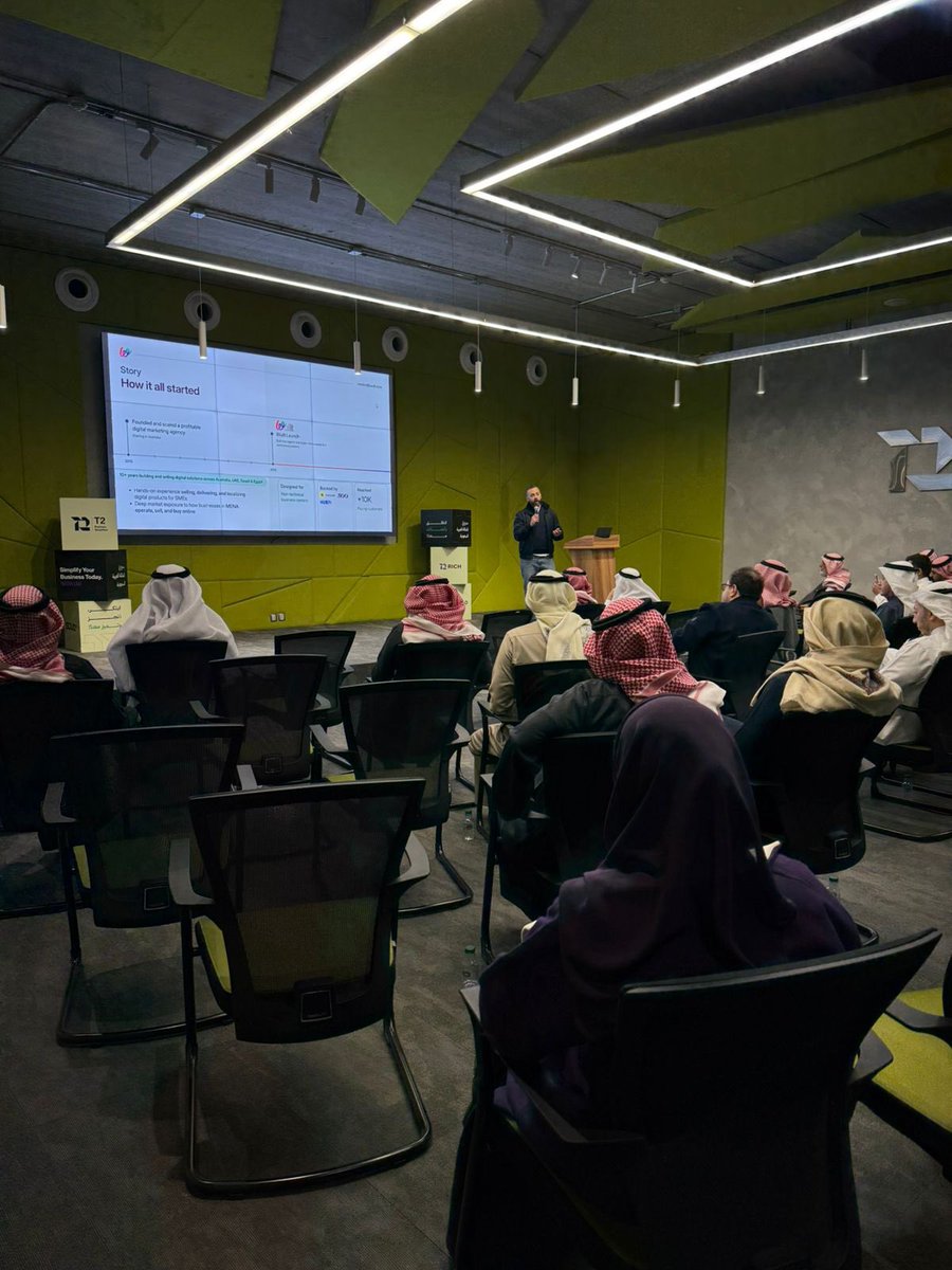 ✨ أمسية شهر ديسمبر 2025 ✨
استضافت مجموعة رياض انجلز نخبة من روّاد الأعمال الذين استعرضوا رؤاهم وأفكارهم المبتكرة، كما شهدت الأمسية تبادلًا مثمرًا للنقاشات مع المستثمرين بهدف استكشاف فرص استثمارية واعدة