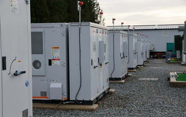 SeeNewsRenew's tweet photo. Renewables Now Live: Scotland-based electricity company SSE plc (LON:SSE) said today it has taken a final investment decision (FID) on the 100-MW/200-MWh Derrymeen battery energy storage system (BESS) project in County Tyrone, Northern Ireland. #renewab... https://t.co/jrvz6Okxg5 https://t.co/ZswaWwnbRd