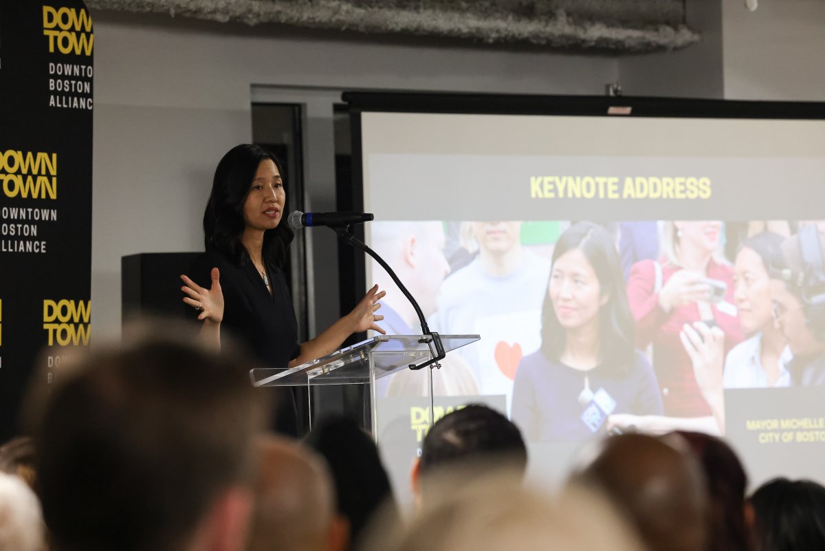 dtownboston's tweet image. Thank you for celebrating 15 years of serving the Downtown community! 🎉 Mayor Wu shared exciting plans for office-to-residential conversions and SPACE grants driving innovation. Here’s to a vibrant future for Downtown Boston!💫 #DowntownBoston #15Years #Placemaking