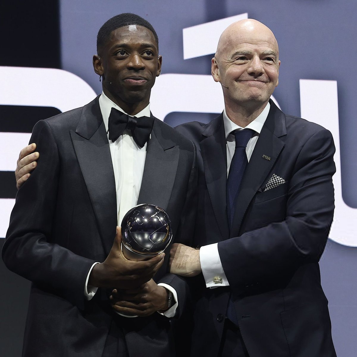 ActuFoot_'s tweet image. MONSIEUR OUSMANE DEMBÉLÉ : 𝗧𝗢𝗨𝗧 𝗣𝗥𝗘𝗡𝗗𝗥𝗘 𝗢𝗡 𝗔 𝗗𝗜𝗧 🇫🇷🥵

Respect 🫡