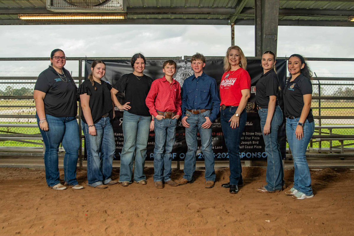 VoteRoman's tweet image. I had the honor of singing the National Anthem for the Future Farmers of America at the Brazoria County Fairgrounds in Angleton and was humbled to also offer the opening prayer.  Honored to support an organization that strengthens character and leadership in our youth.