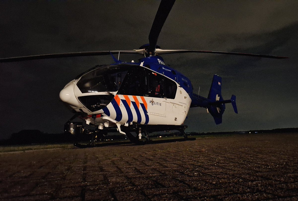 joshua_josprijs's tweet photo. #Police02 PH-PXB zojuist weer vertrokken van #VliegveldTeuge
@DePolitieheli @coryoconnor96 https://t.co/H0liRMIDvT