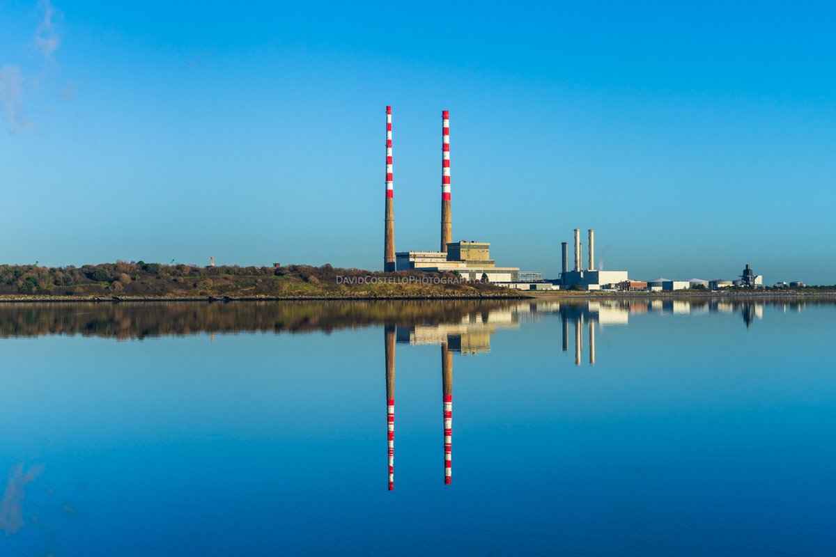 DavidCostelloDC's tweet photo. This morning on Sandymount Strand, a frost lingered in the air and the bay turned to glass…
#SandymountStrand #PoolbegChimneys #Reflections
https://t.co/TdkUxToBpG
@ThePhotoHour https://t.co/FH1vYBqa5M