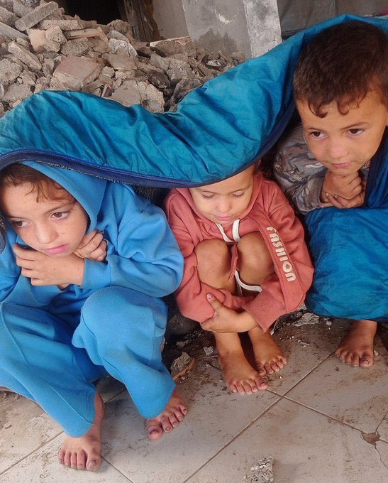 Anasız babasız bırakılan çocuklar,
Yerle bir edilen evler,
Çalınan hayatlar…

Gazze’de Kış Krizi 
#GazaWinterCrisis