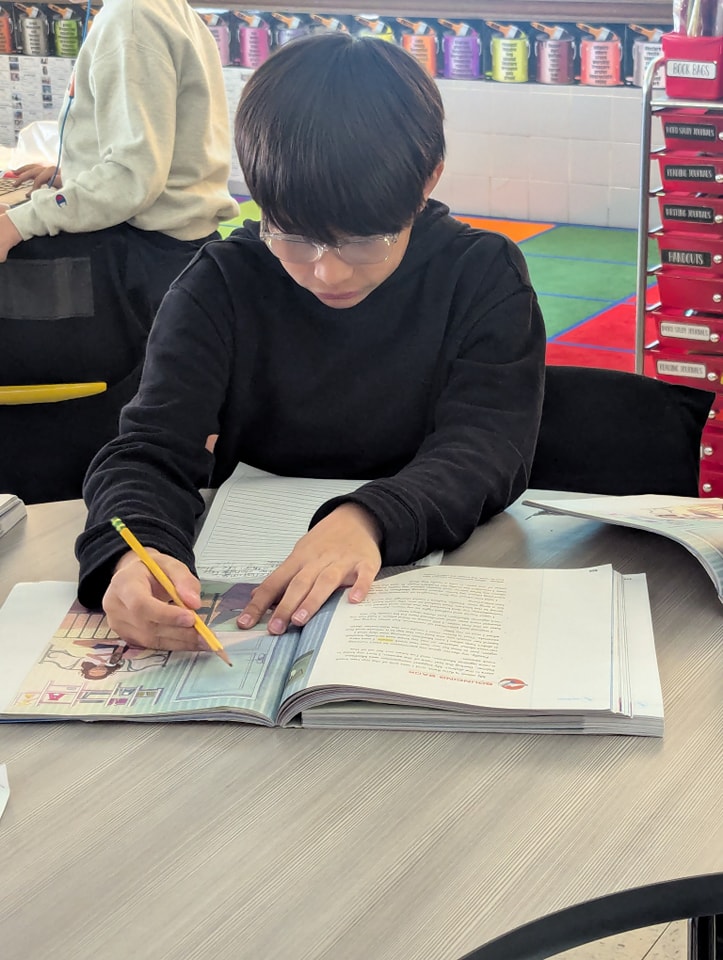 WacoISD's tweet photo. STRONG WRITERS SHINE! ✍️🌟📚 Hillcrest Elementary 3rd graders have been working tirelessly on their ECRs (Extended Constructed Responses)! From brainstorming and outlining to drafting and revising, these young authors are pouring their hearts into their writing. ✍️💖 

Through creativity and hard work, they are truly showcasing their growth as strong writers who have stories to tell and ideas to share. 📚✨ Keep up the fantastic work! #WISDomWorksWonders