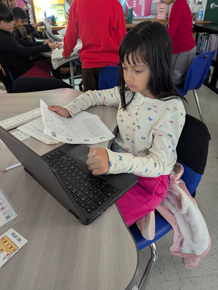 WacoISD's tweet photo. STRONG WRITERS SHINE! ✍️🌟📚 Hillcrest Elementary 3rd graders have been working tirelessly on their ECRs (Extended Constructed Responses)! From brainstorming and outlining to drafting and revising, these young authors are pouring their hearts into their writing. ✍️💖 

Through creativity and hard work, they are truly showcasing their growth as strong writers who have stories to tell and ideas to share. 📚✨ Keep up the fantastic work! #WISDomWorksWonders