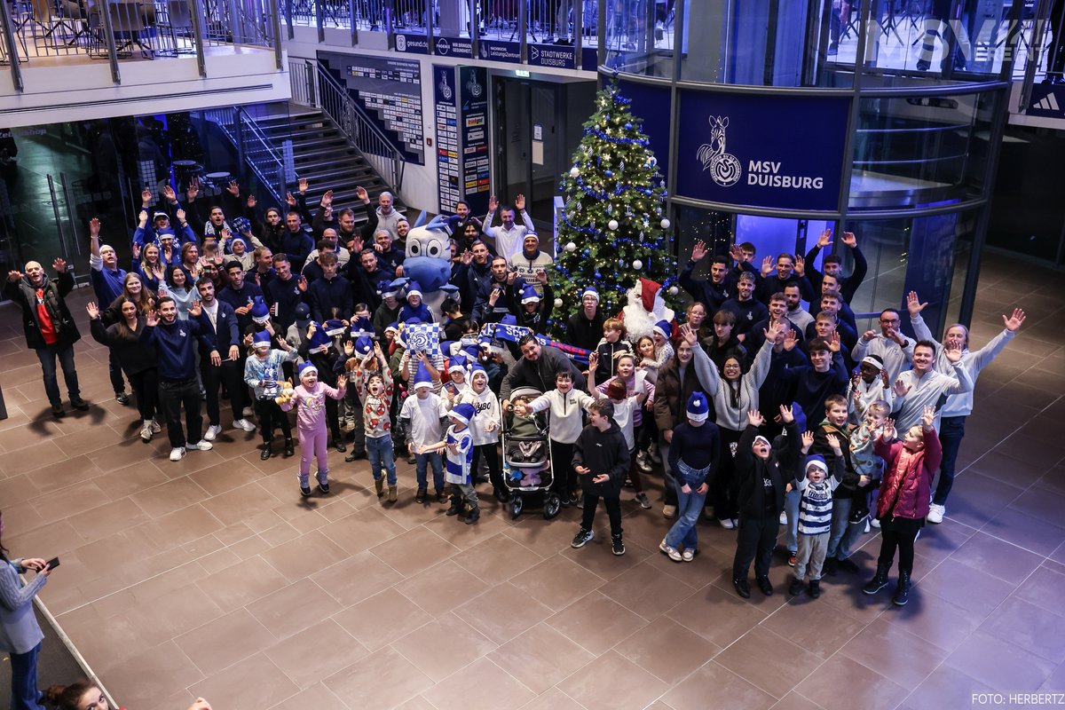 Die schönste Bescherung! 🎄

Der ZebraKids e.V. &amp; unsere Meidericher Jungs trafen sich eben um den 16. Weihnachtswunschbaum zu zelebrieren. Benachteiltigte Kids durften sich über Waffeln, Autogramme &amp; natürlich über eure Geschenke freuen. 

Danke, dass ihr da wart! 💙 #MSVereint