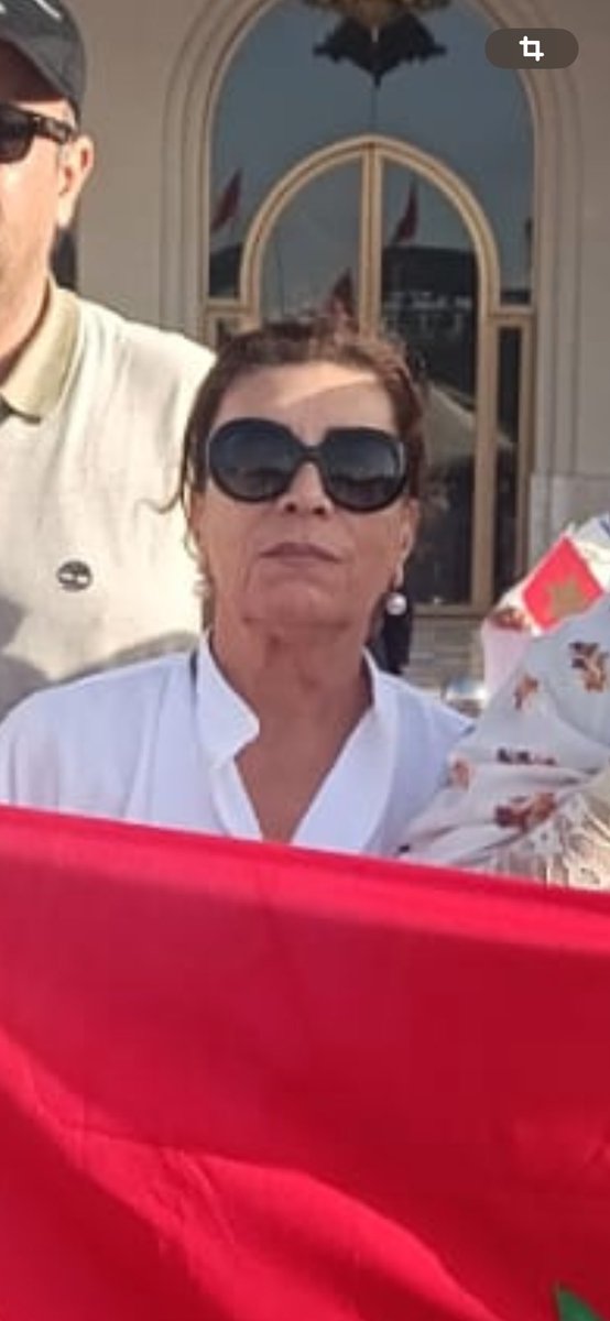 Em marche pour la levee du drapeau et antonner l’hymne national a Dakhla