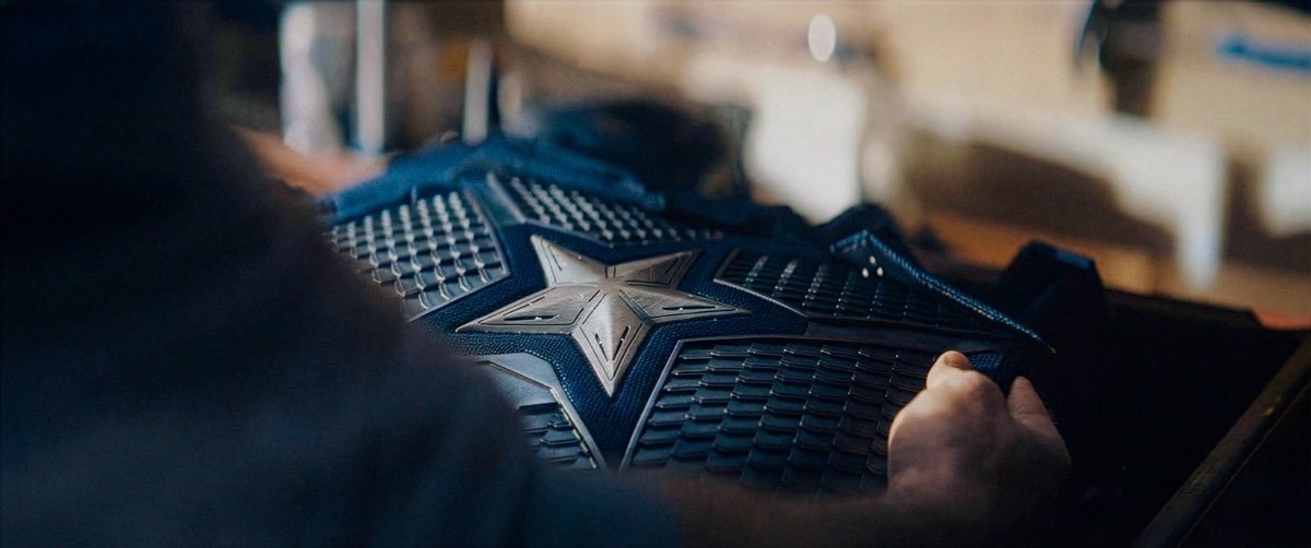 Dresanfa1's tweet photo. "¡SE ACABÓ LA PAZ! Steve Rogers deja el retiro, coge el escudo otra vez y vuelve como Captain America en Avengers: Doomsday  RDJ como Doom va a flipar... ¿Listos para el crossover más loco del MCU?  #AvengersDoomsday" https://t.co/MtJogmcQBs
