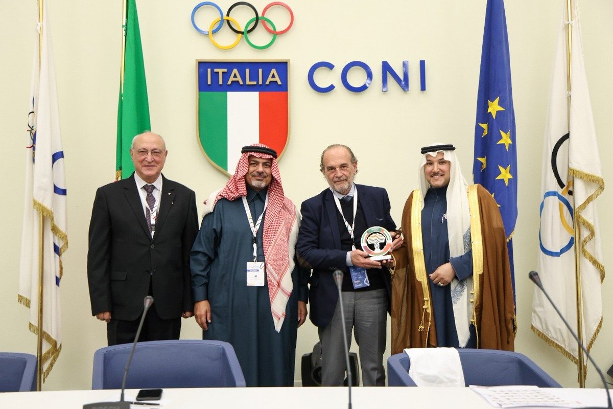 MajedGaroub's tweet photo. Honoring Prof. Francesco Cardarelli, Professor of Administrative and Public Law at the University of Rome Foro Italico, the academic partner of the #27thIASLCongress, during the #FootballIndustryCongress⚽️#Rome. @cpauniroma4 https://t.co/XdPNkePWq2