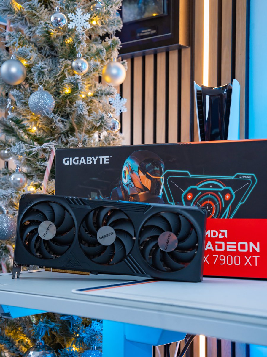spuddgaming's tweet image. 🎅🏻 12 Days of Spudmas Giveaways 🎁

Day 5 - AMD Radeon RX 7900 XT Graphics card 💪🏻

To enter:

- Like and repost ❤️
- Follow @spuddgaming @SpuddPlays 
- Tag 2 friends and your fave game below 🎮

Winner picked in a week! Good luck! 🎄