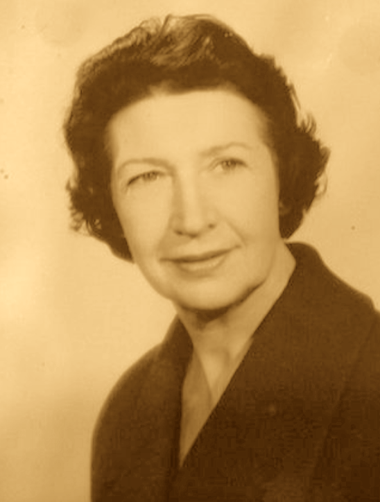 17 déc. 1943. Bayeux. Agent de renseignement, elle est arrêtée. Mais l'ennemi veut aussi son mari. Les coups n'y font rien. Ni les menaces contre sa fille de 4 ans. Gilberte Delente sera finalement libérée en février car enceinte... et reprendra aussitôt sa place dans la lutte !