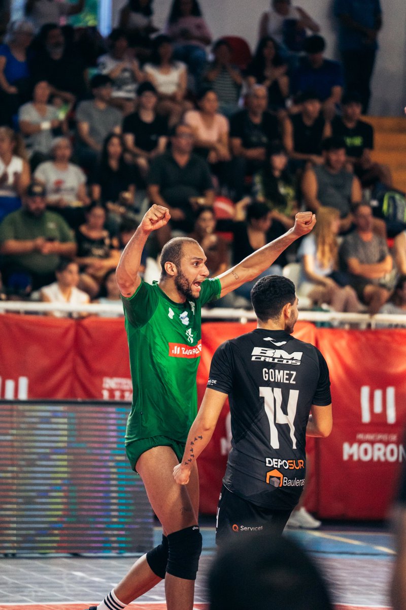 VoleyACLAV's tweet image. Defensores de Banfield es finalista ⚔️🔥

Venció 3️⃣–1️⃣ a UPCN y se metió en la final de la #CopaACLAV 🏐💥