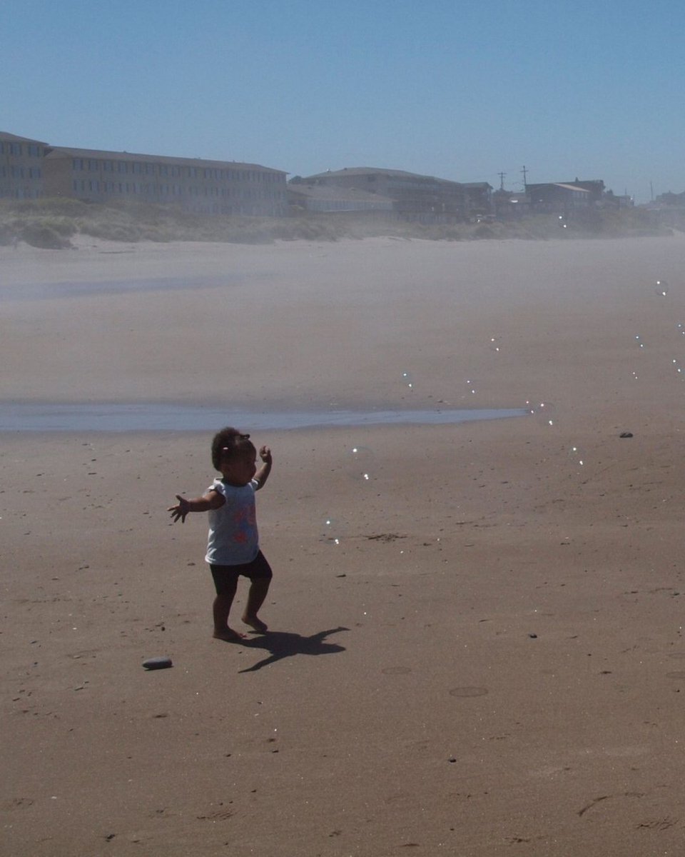 Rotary's tweet image. From the rainbow reflection of a bubble to a stormy seashore, how do you see the world? 📸
Submit your best photos for the annual Rotary magazine photo awards, open until 31 December. 
 🔗 on.rotary.org/4pRNm5K