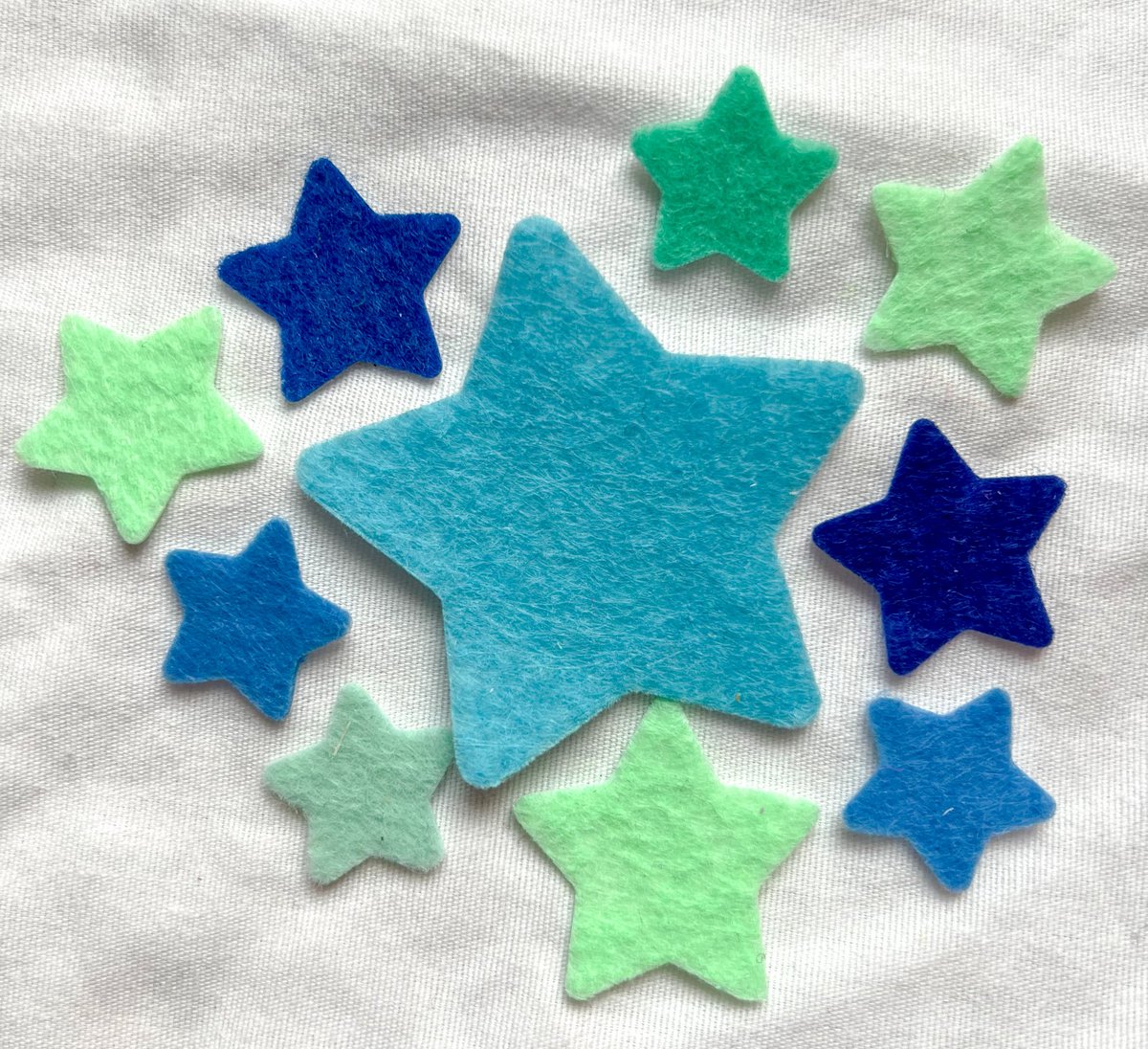 astraeagoods's tweet image. LOOK HOW CUTE THESE LIL STAR PATCHES ARE