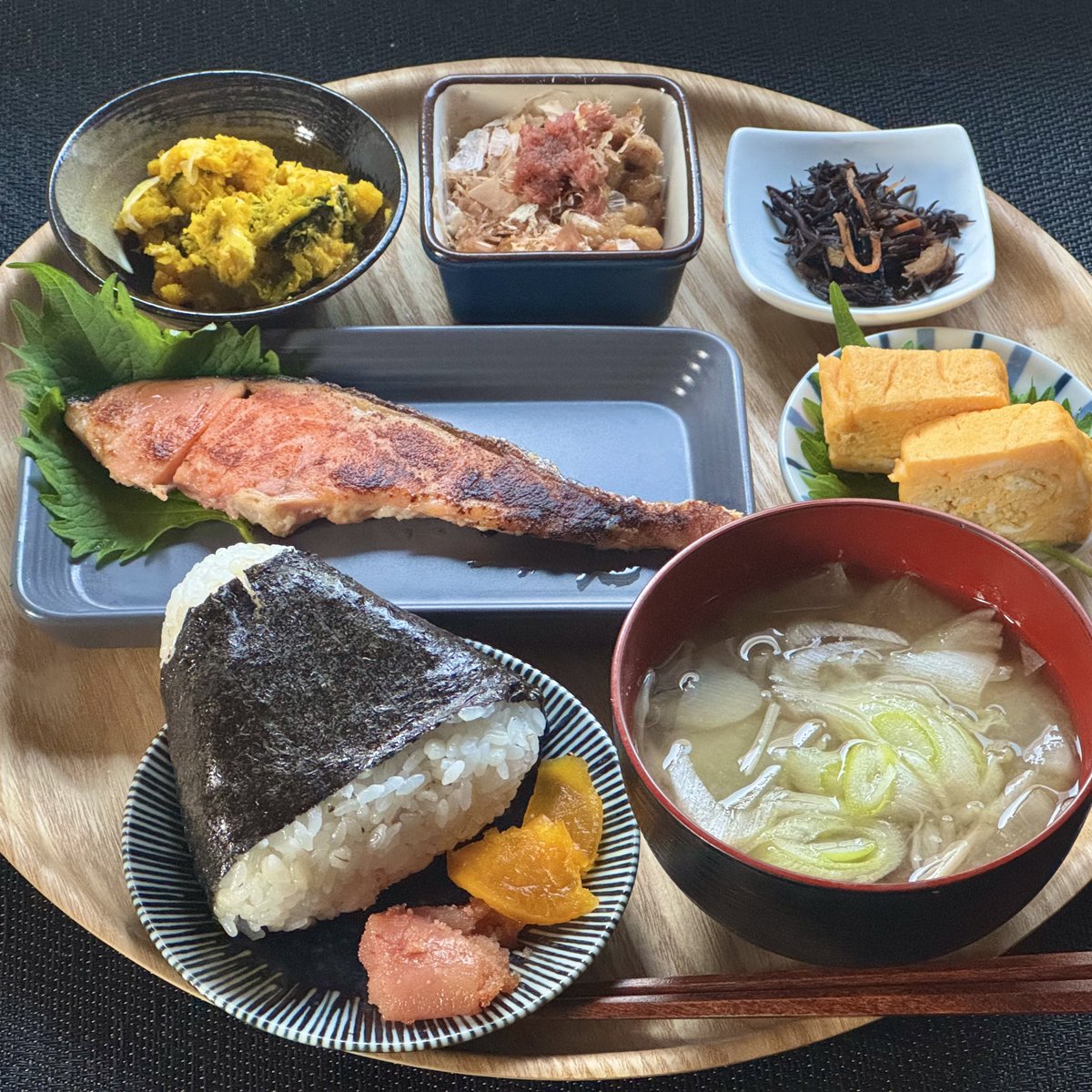 TA_kinsyu's tweet photo. あさめしー🍙🐟🥚🎃 https://t.co/bcPinsTlJd