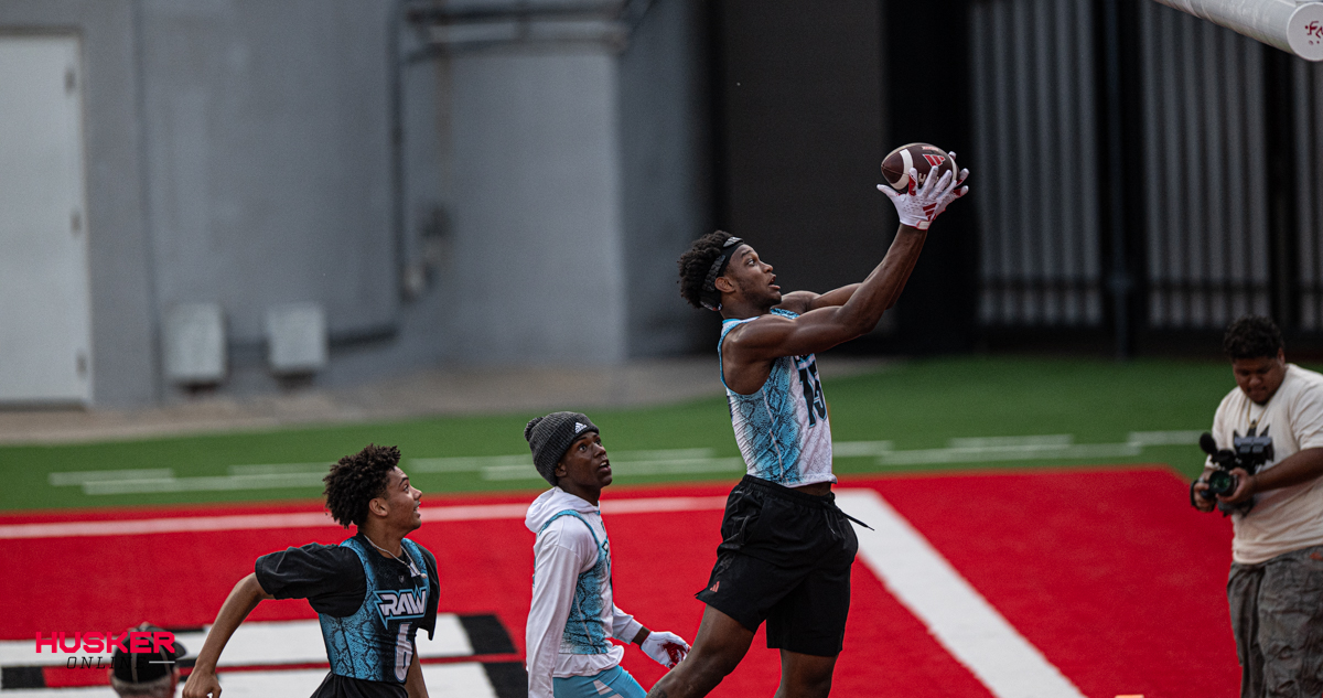 NEW: 5-Star TE Ahmad Hudson tells KSR+ that he received a call from Kentucky offensive coordinator Joe Sloan earlier this week. 

The two-sport athlete broke down his recruitment in an interview with KSR+.

READ (+): on3.com/sites/kentucky…