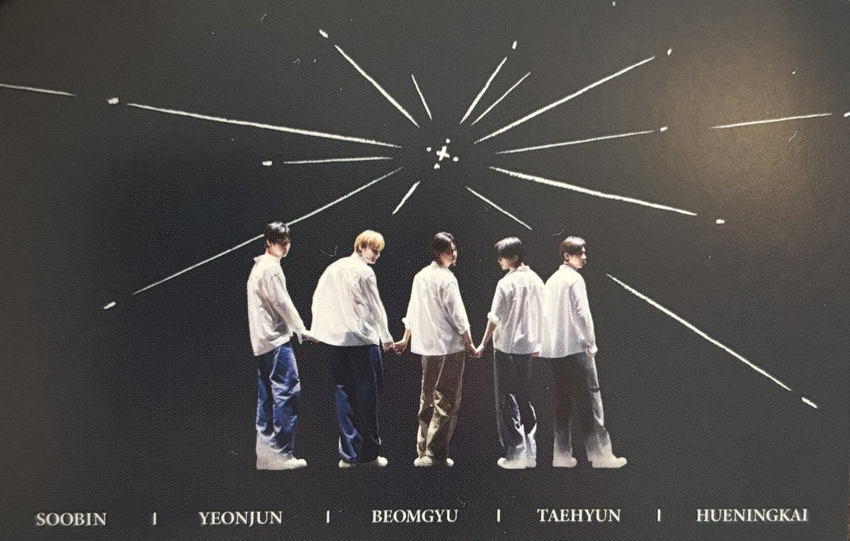 moa_chika's tweet photo. 小指繋ぎの後ろ姿☆☆☆☆☆
からの振り返り♡♡♡♡♡
#TXT
#actpromise
#BluRay
#TOMORROW_X_TOGETHER https://t.co/mdo3yA83yb