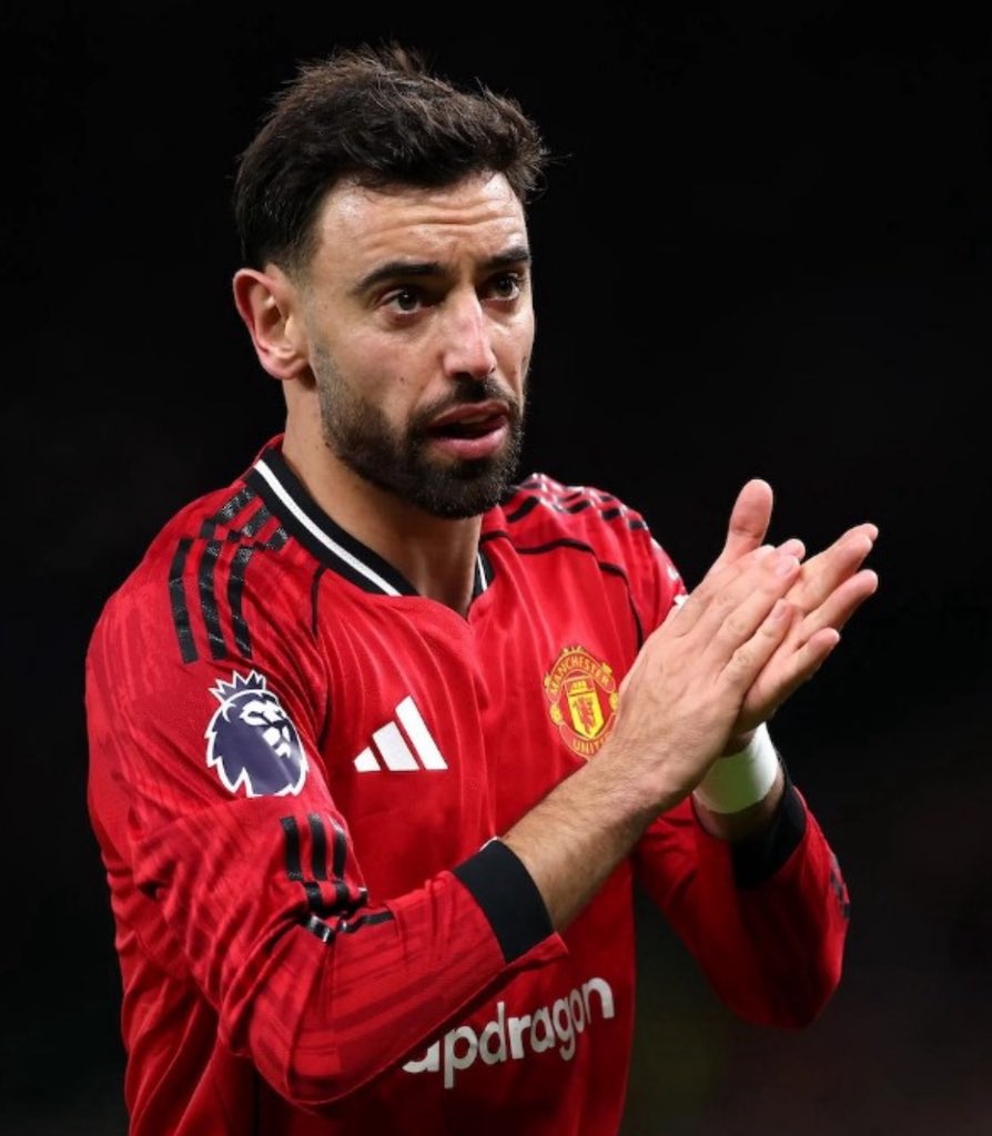 💣💣💣🚨🚨🚨 تصريح جديد من برونو فيرنانديز:

"أريد البقاء في مانشستر يونايتد طالما أشعر بأنني مرغوب.

"أود خوض تجربة الدوري الإسباني والمنافسة على ألقاب كبيرة في إيطاليا. لدي الكثير من الروابط بإيطاليا… فابنتي وُلدت هناك.

"لقد فكرت بالفعل في العودة إلى البرتغال… والخيار الأول