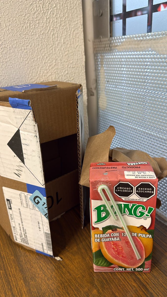 Pau79's tweet photo. @amazonmex me robó, al realizar mi reporte la gente de servicio a cliente hasta se molestaron por mi reclamo. Nunca me había fallado @amazonmex Ni Temu se atrevió a tanto cambiar un perfume Miss Dior por un Boing de guayaba! Muy mal @amazonmex  Bye a mi dinero https://t.co/XWyYxl63hw