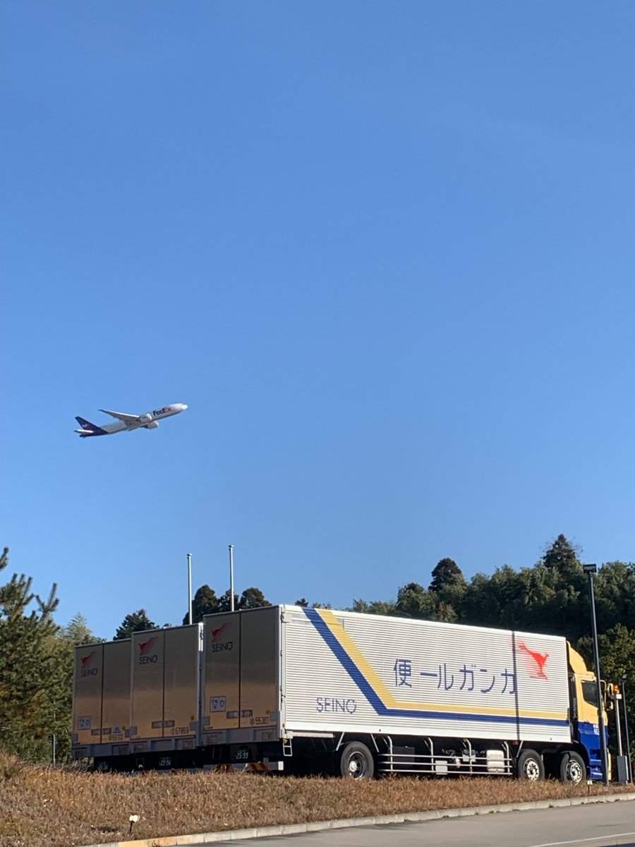 おはようございます🌥週の真ん中すいようび！ 当社には過去ジェット機