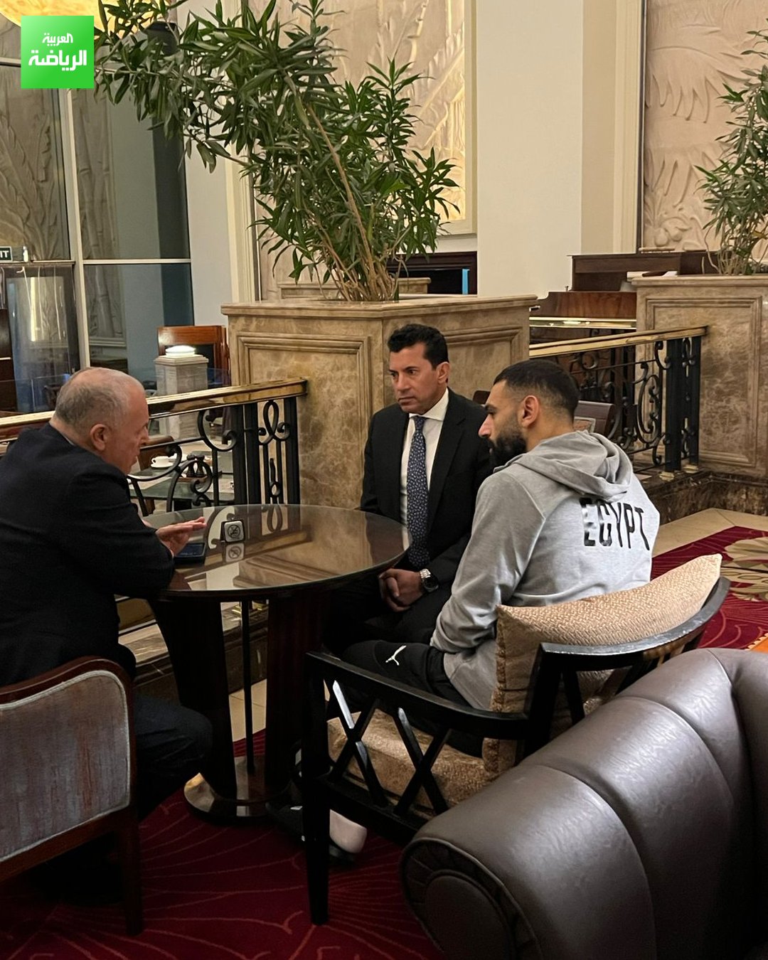 أشرف صبحي وزير الشباب والرياضة وهاني أبو ريدة رئيس الاتحاد المصري يزوران معسكر المنتخب الوطني قبل المشاركة في كأس أمم إفريقيا 