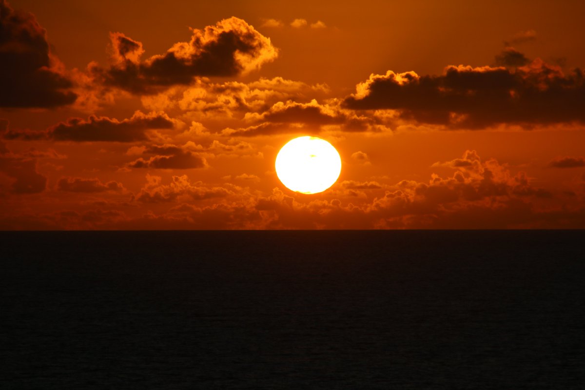 DailyPicTheme2's tweet image. Thursday 18 December

Today’s Daily Picture Theme is ‘Watching'

RT or reply with your own photo 

Tomorrow’s theme will be ‘Q/X/Y/Z Anything'

#DailyPictureTheme

Watching a sunset is relaxing!