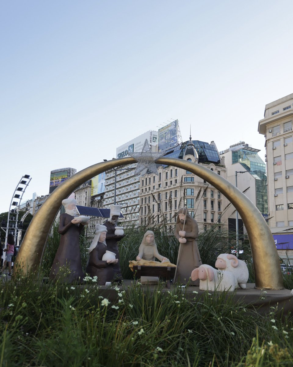 La tradición del pesebre nos vuelve a poner frente a los valores que nos identifican: el respeto, el cuidado de la vida, la solidaridad y la familia.

Navidad es una fiesta que vivimos en familia, alrededor de la mesa, compartiendo con nuestros seres queridos.

Y también es una