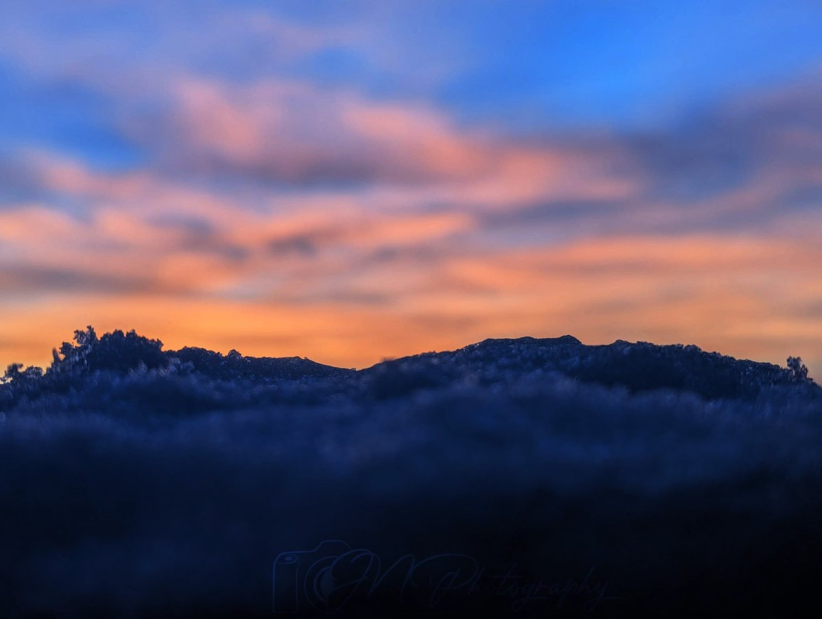 jnphotographies's tweet image. So these are photos of sunset above an ice chunk that I was holding the entire time... I figured with the warmth arriving starting tomorrow I'd try to get some unique photos and this is definitely that moment... Hope everyone's having a great week! #PAwx