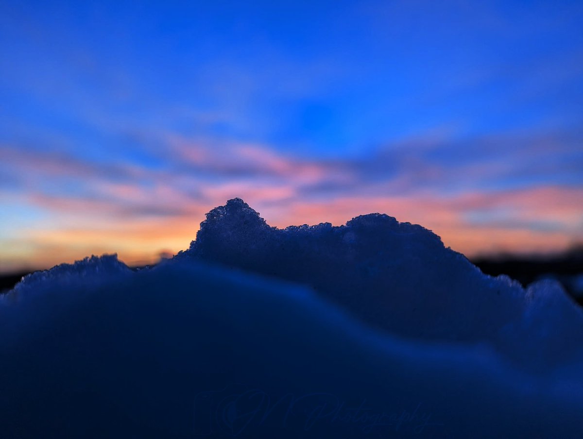 jnphotographies's tweet image. So these are photos of sunset above an ice chunk that I was holding the entire time... I figured with the warmth arriving starting tomorrow I'd try to get some unique photos and this is definitely that moment... Hope everyone's having a great week! #PAwx