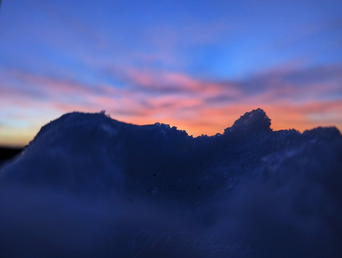 jnphotographies's tweet image. So these are photos of sunset above an ice chunk that I was holding the entire time... I figured with the warmth arriving starting tomorrow I'd try to get some unique photos and this is definitely that moment... Hope everyone's having a great week! #PAwx