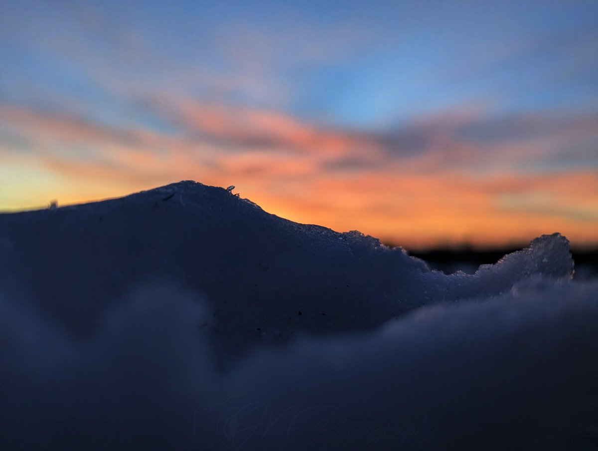jnphotographies's tweet image. So these are photos of sunset above an ice chunk that I was holding the entire time... I figured with the warmth arriving starting tomorrow I'd try to get some unique photos and this is definitely that moment... Hope everyone's having a great week! #PAwx
