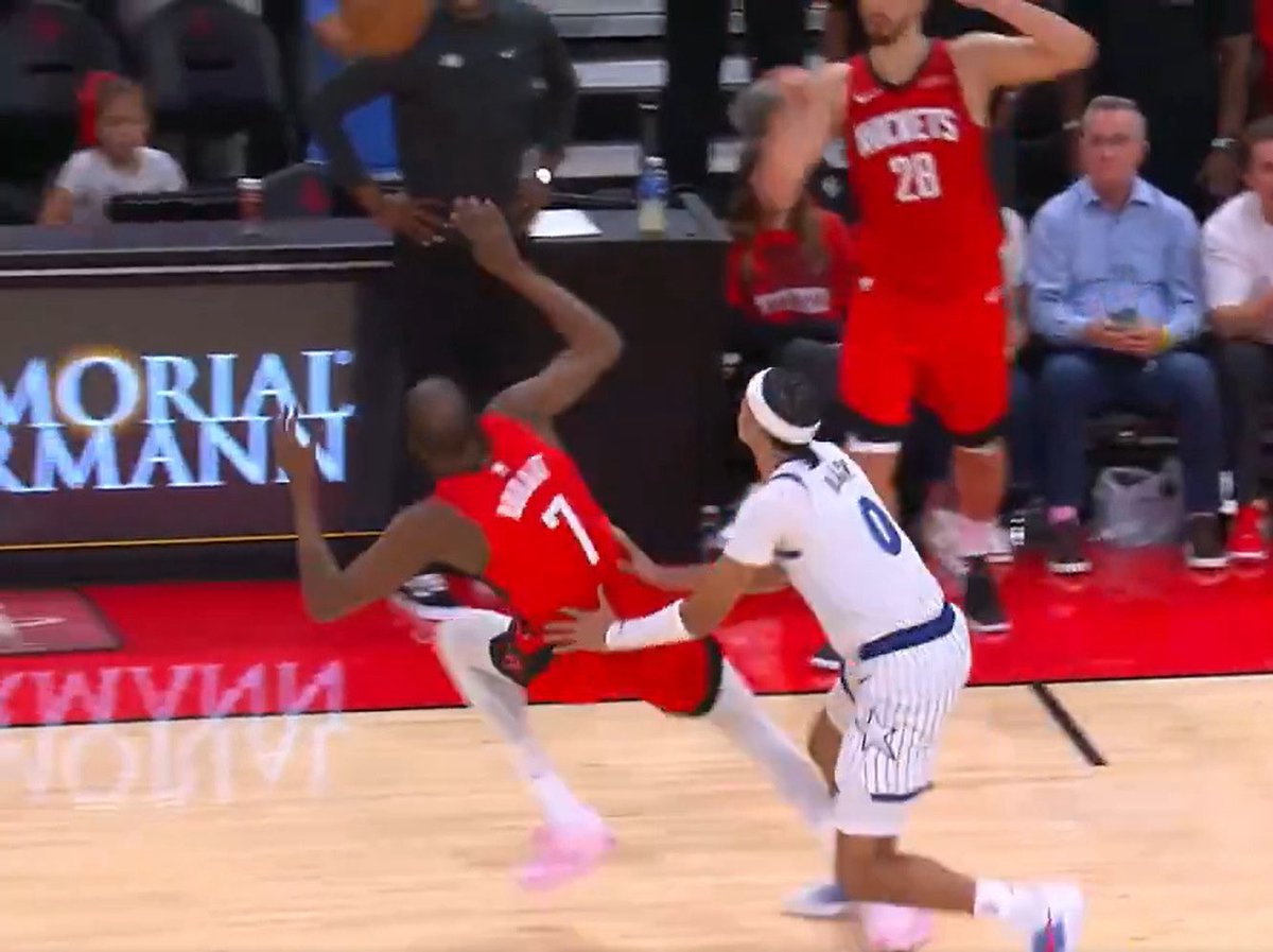 RooshWilliams's tweet image. I’m old enough to remember when Anthony Black shoved KD down on this inbounds play with 5 seconds left to go, didn’t get called for a foul and then took it the other way to tie the game. Crazy how that works, right?