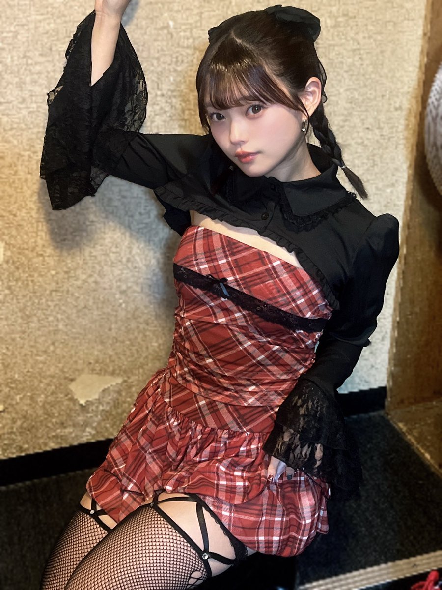 赤猫 杏 おはにゃん🐱🐾 昨日は赤黒コーデだったよ♥️♠️ #にゃんはおふくきてる