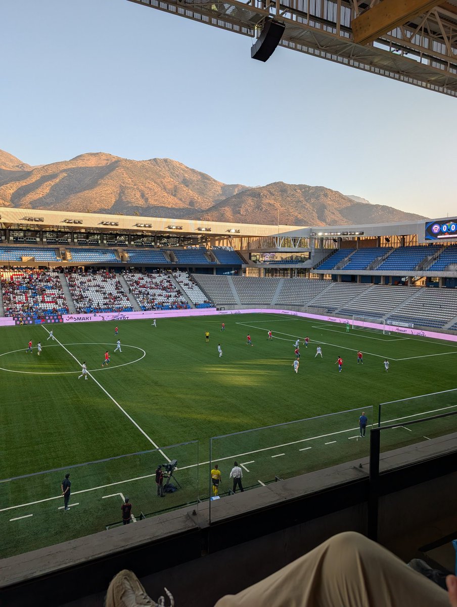 10Kundera's tweet image. De los estadios más bonitos en los que he estado. 

San Carlos de Apoquindo. 🏟️