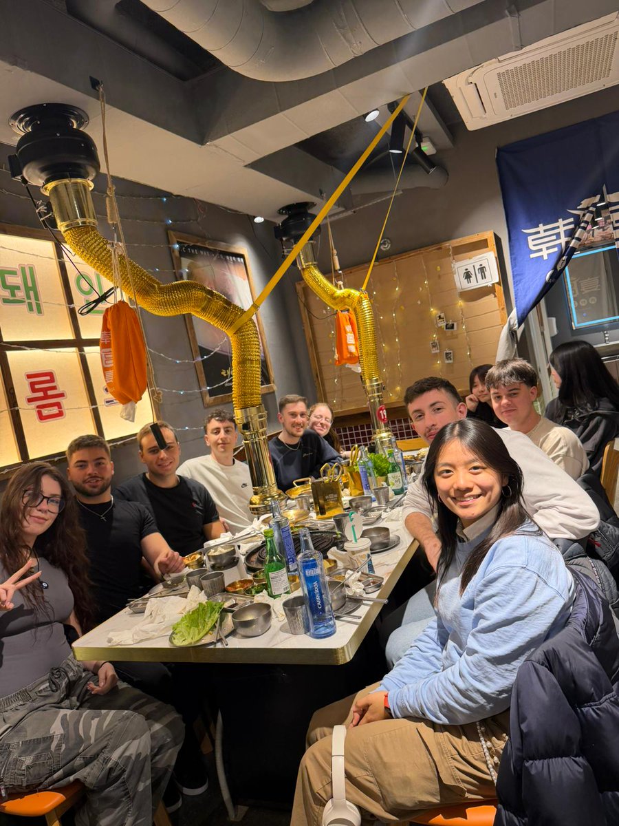 Me hace muy feliz ir conociendo cada año a gente nueva y además tan especial, no se cara el futuro que pasará pero gracias por este presente, ojala poder repetir cada año ❤️