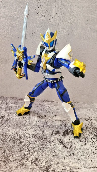 では仕事開始 この1ヶ月に東映以外の特撮ヒーローのフィギュアやプラモが来てるのに胸熱 セイザータリアスは16センチくらいらしいのが気になるなぁ